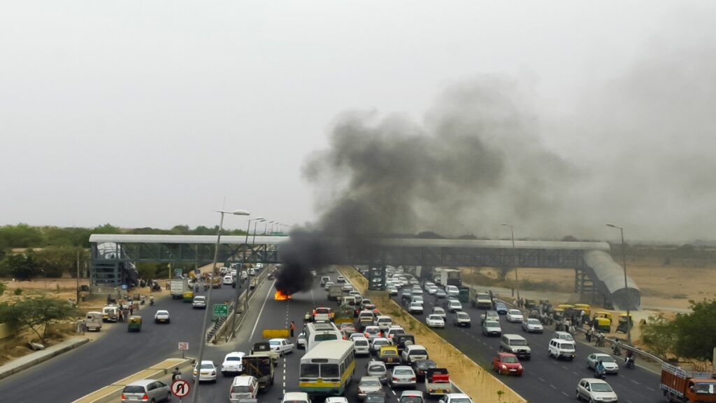 arco-norte-tractocamion-se-incendia-a-la-altura-de-texmelucan