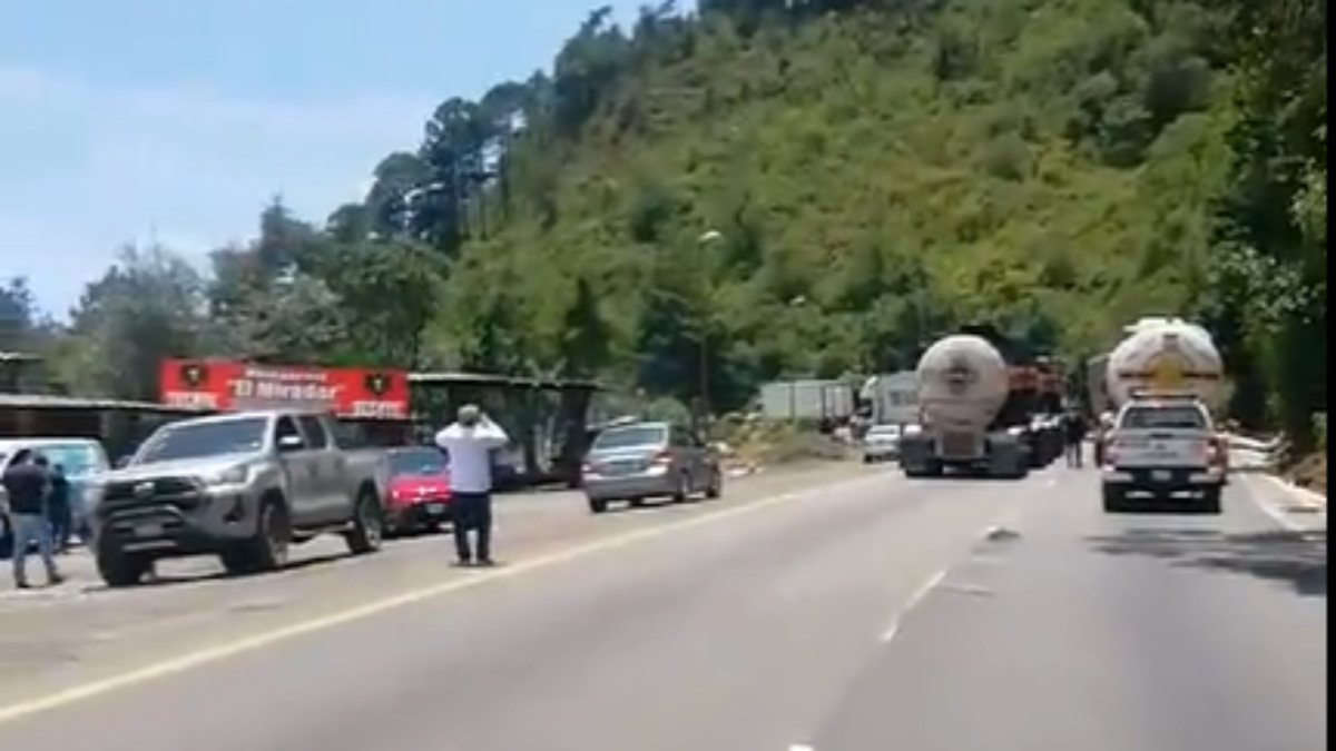 ¿Otra vez? Conductor denuncia en redes supuesto asalto masivo en la autopista Puebla-Orizaba