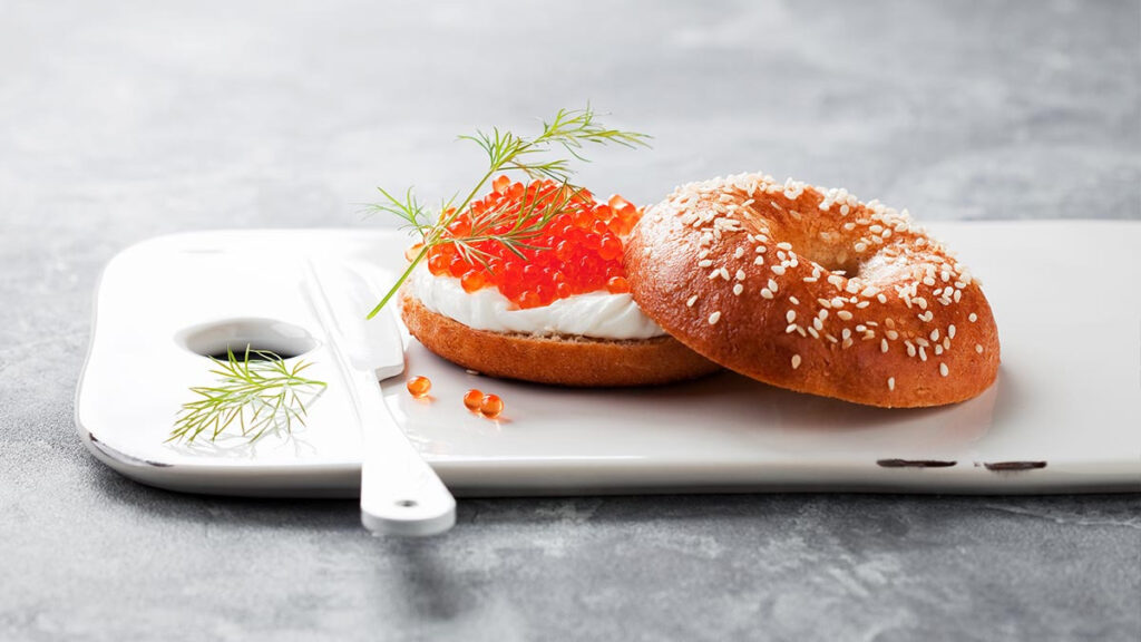 Bagel de caviar la nueva tendencia de lujo en Nueva York