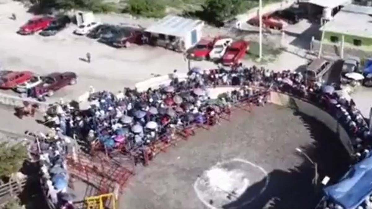 Se desploman gradas durante jaripeo en San Luis Potosí; hay, al menos, 15 heridos