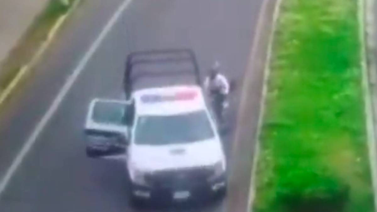 Policías rescatan a niña secuestrada por ciclista; la llevaba en una caja
