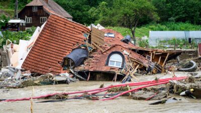 Catástrofes naturales: casa destruída por una inundación en Eslovenia