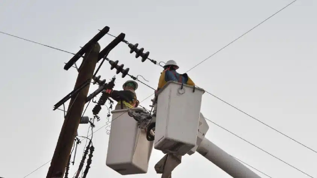 CFE restablece suministro de energía en estados afectados por el paso del huracán Hilary