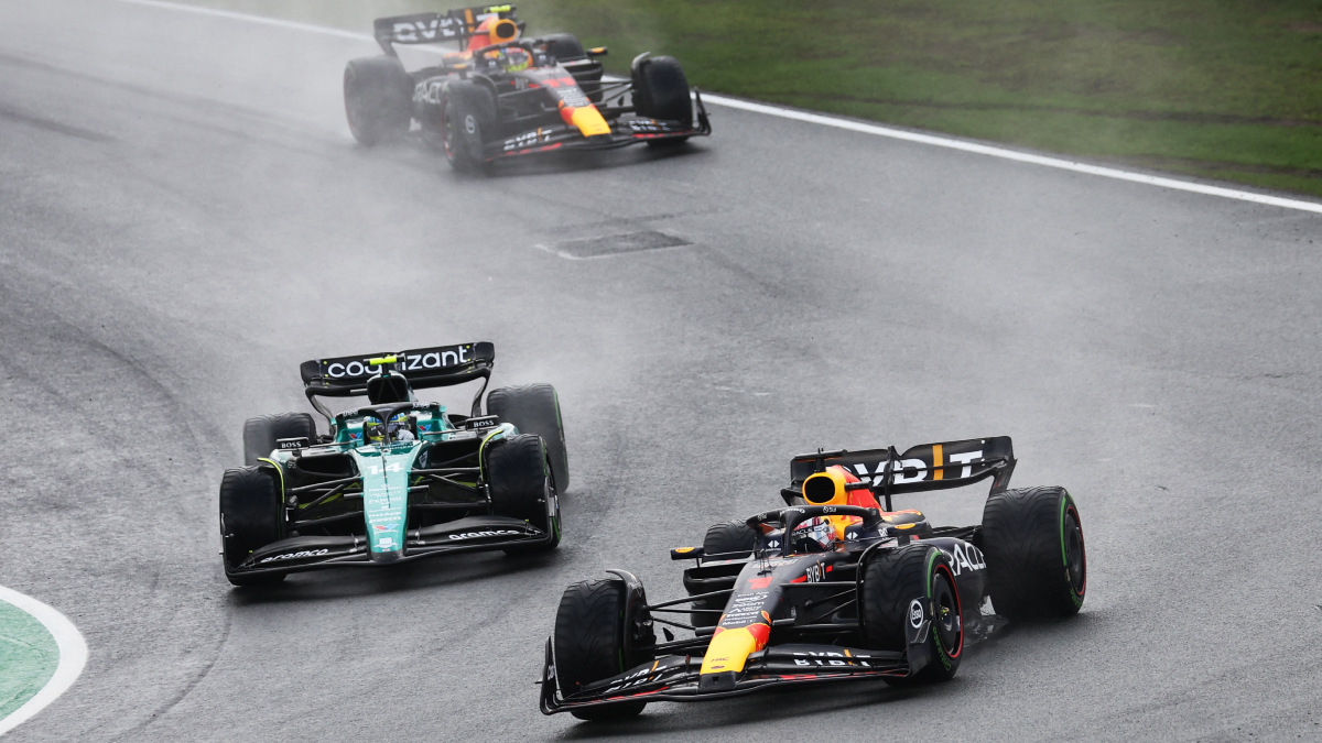 Checo Pérez cerca del podio: Verstappen logra novena victoria consecutiva en el GP de Países Bajos