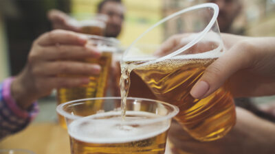Consejos para evitar que adulteren tu bebida