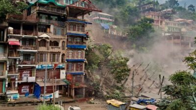deslizamiento de tierra en India acaba con viviendas y enorme edificio comercial