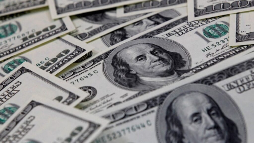 El precio del dólar este viernes 18 de agosto se cotizó en 17.12 pesos
