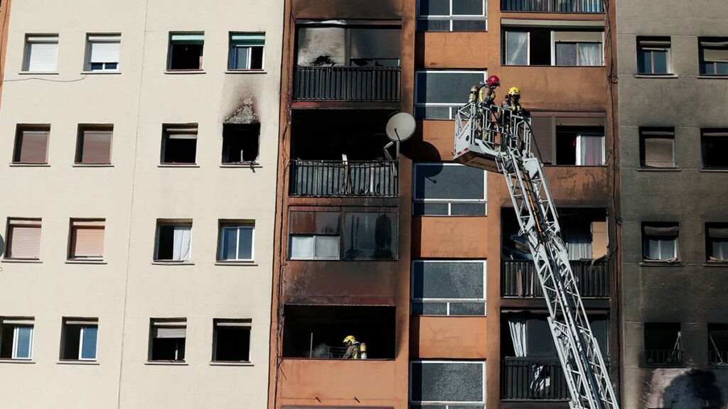 Un muerto y 14 heridos en explosión en un edificio en España