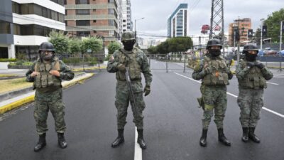 Fuerzas Armadas De Ecuador En Las Calles
