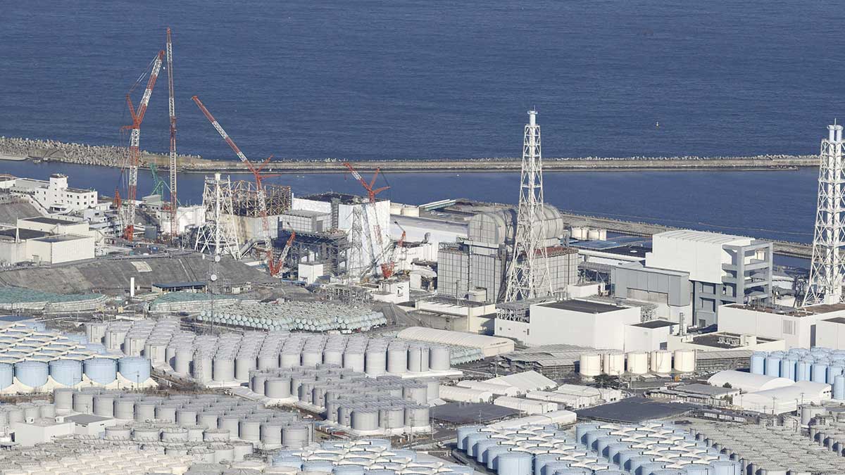Japón vierte al océano agua residual acumulada de Fukushima