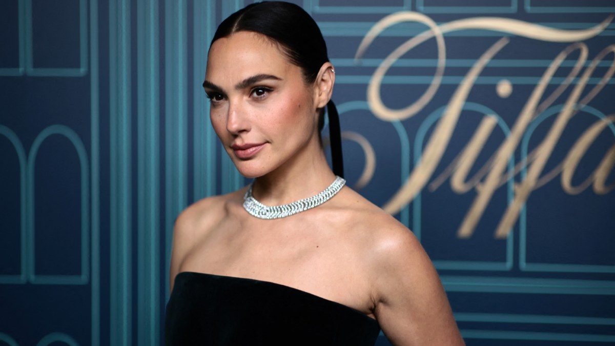 Gal Gadot presume cuerpazo con vestido transparente - UnoTV