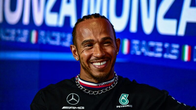 Lewis Hamilton renueva con Mercedes hasta 2025 - UnoTV