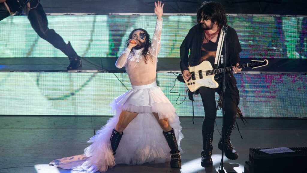 Jay de la Cueva se va de Moderatto