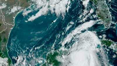 La tormenta tropical Idalia se intensifica rumbo a Florida, EU; afecta a México y Cuba