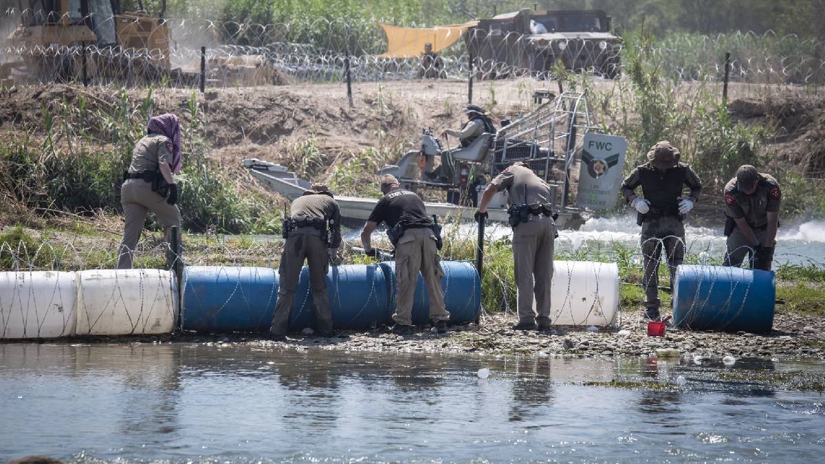 SRE busca identificar cuerpos de fallecidos en cruce del Río Bravo; uno fue encontrado entre nuevas boyas