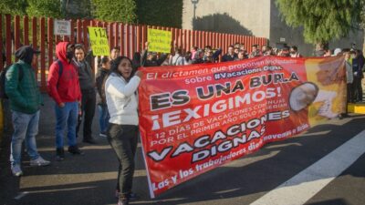 Marchas CDMX: Protesta de trabajadores de la CROC en la Cámara de Diputados