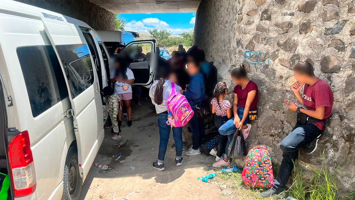 Rescatan a 125 migrantes en Oaxaca; hay 3 personas detenidas