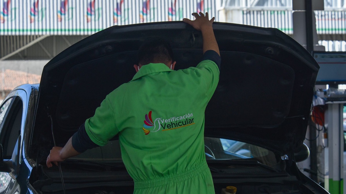 ¡Aguas! Se hacen pasar por gestores y estafan con hologramas de verificación vehicular en Morelos  