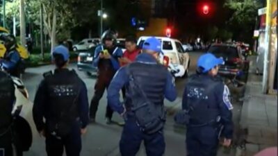 Policías durante operativo en bares y antros en la CDMX