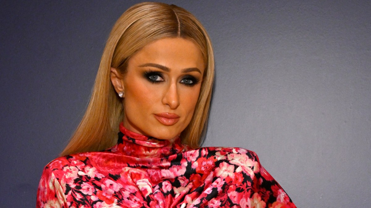 Paris Hilton vuelve a acaparar las redes con fotos en bikini rosa estilo Barbie