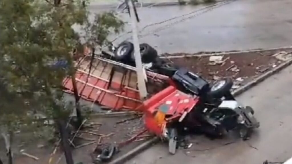 puebla-trailer-cae-de-una-altura-de-10-metros