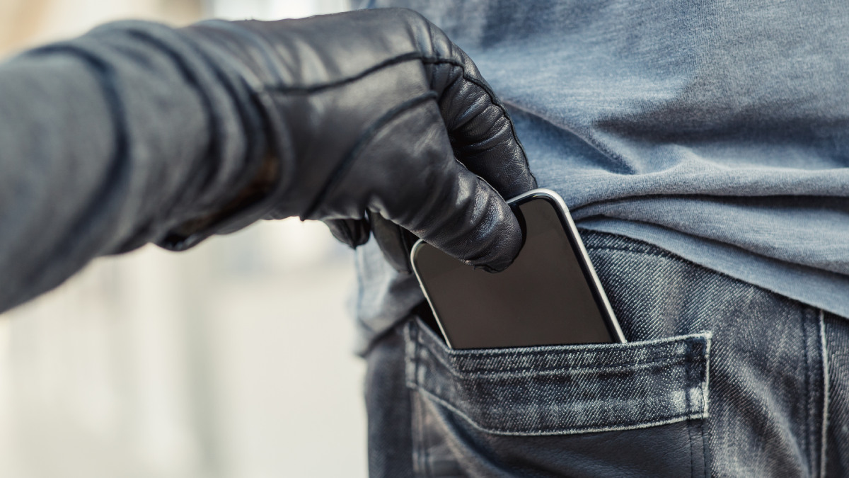 De ladrón a justiciero: delincuente roba celular y descubre a pedófilo; lo denuncia por WhatsApp
