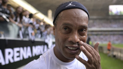 Ronaldinho podría volver a la cárcel tras faltar a audiencia por una presunta estafa con criptomonedas