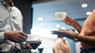 Técnica de la taza de café, la nueva forma de ponerte a prueba en una entrevista de trabajo