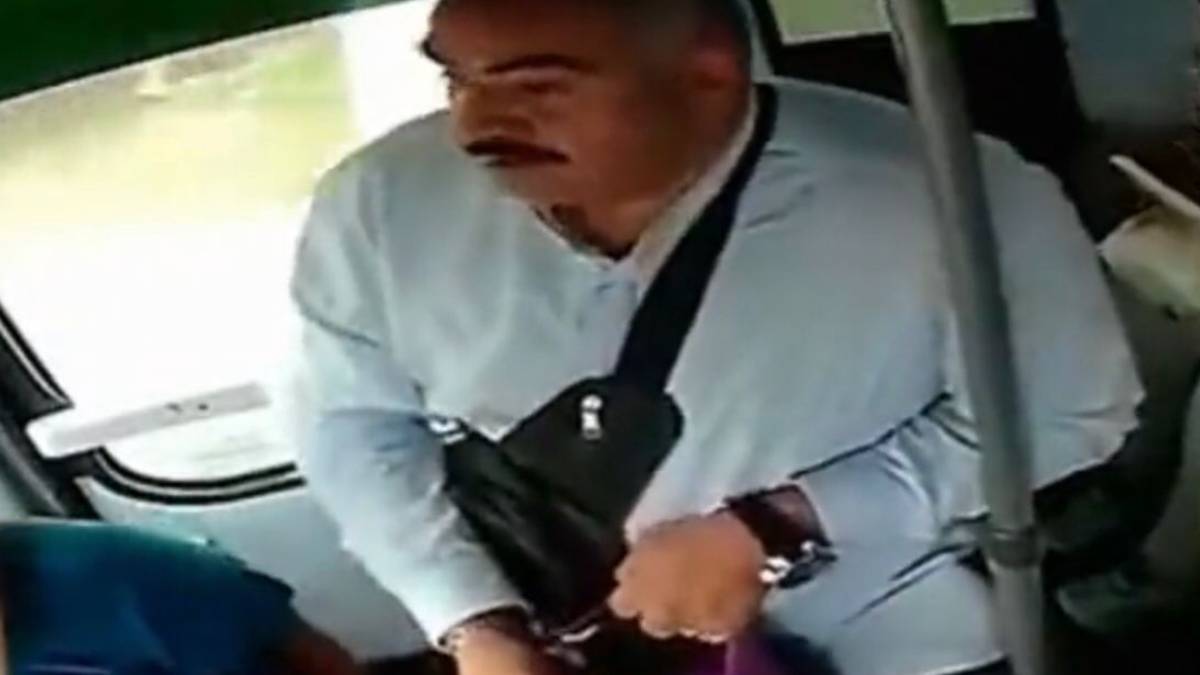 Hombre encañona a chofer de transporte público por pedirle que pagara con cambio en Chalco