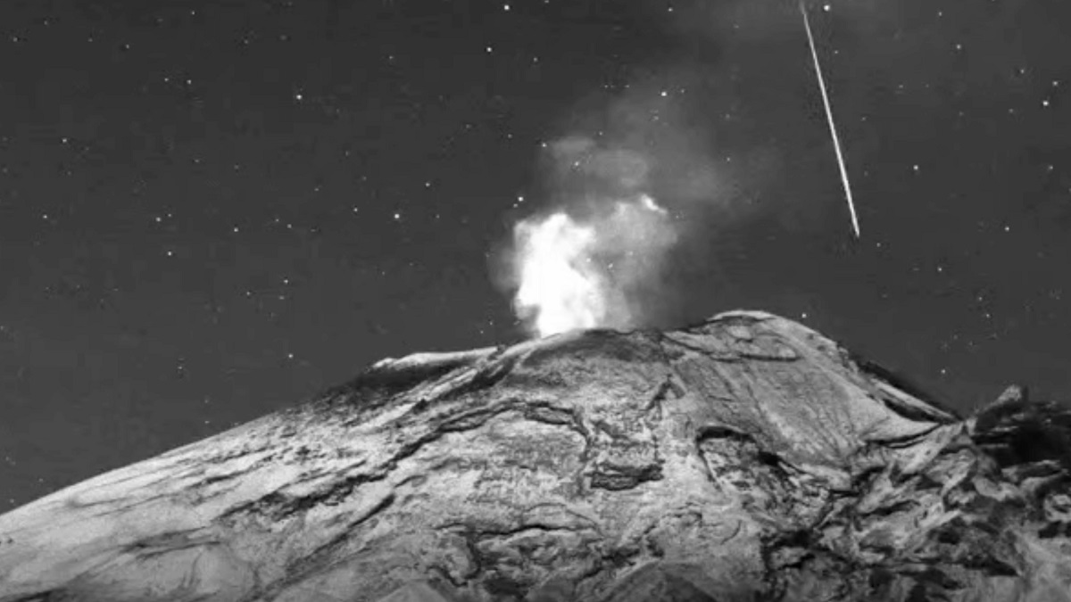 Captan estrella fugaz y presuntos ovnis en el volcán Popocatépetl