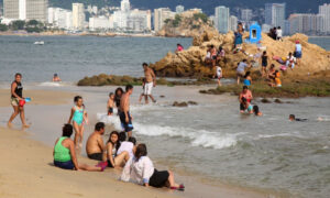 acapulco guerrero, playas con turistas