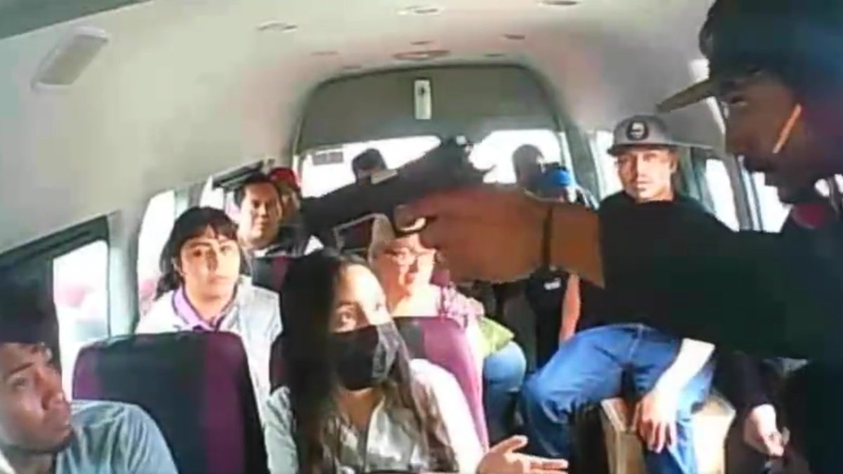 Copian modus operandi: captan a pareja en asalto con violencia a transporte público en Tijuana