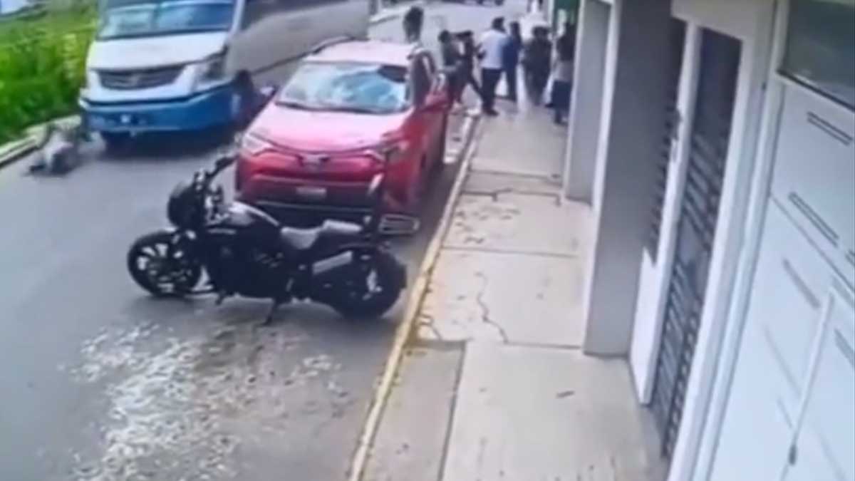Fuerte video: ciclista muere tras ser arrollado por autobús en Chiautempan, Tlaxcala