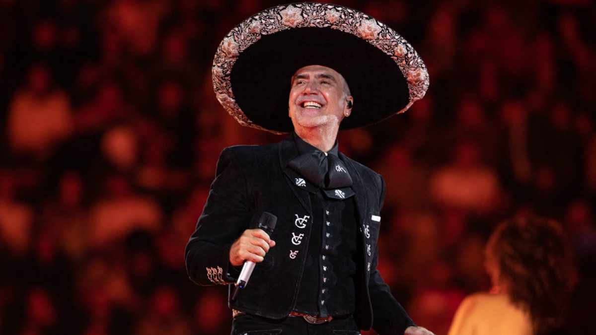 ¿No se soportan?  Alejandro Fernández hace fuerte comentario contra los Aguilar en pleno concierto
