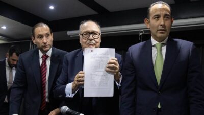 Defensa de Cabeza de Vaca va contra Santiago Nieto