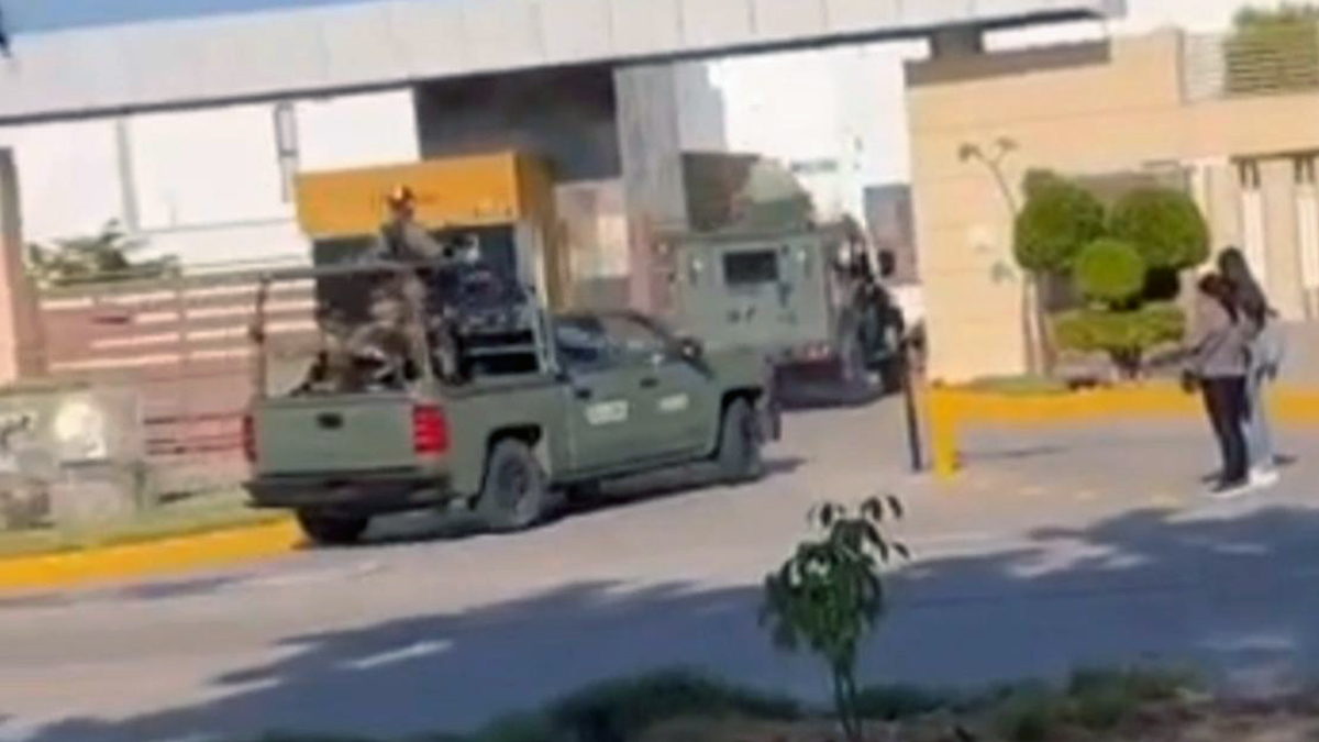 Imágenes: detienen a dos sujetos en Sinaloa con fuerte operativo militar