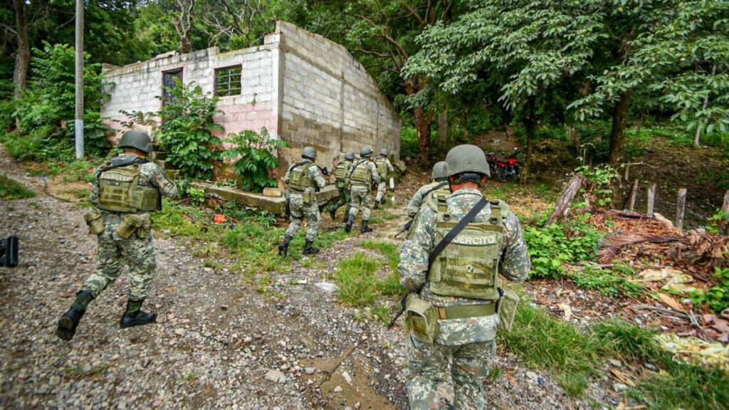 Ejército entrando a Comalapa, Chiapas