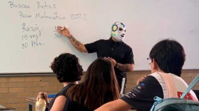 El Matemático: profesor enmascarado que enseña Matemáticas en CCH Naucalpan