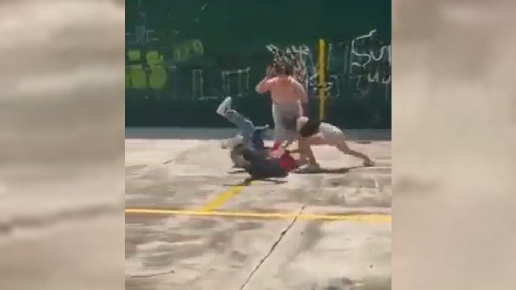 En Poncitlán, Jalisco, adolescentes golpean a otra joven; video
