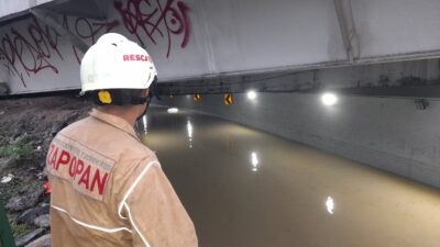 En Zapopan, mueren 2 personas ahogadas en su auto por inundación por lluvias