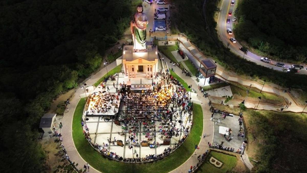 Badiraguato estrena mirador con la escultura de San Judas Tadeo más grande del mundo