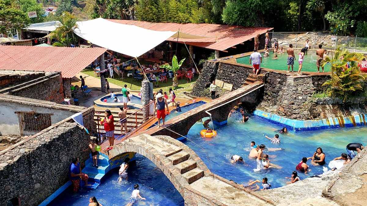 ¡Vamos! Balneario la ExHacienda de Chalmita, con aguas cristalinas y a 2 horas y media de CDMX