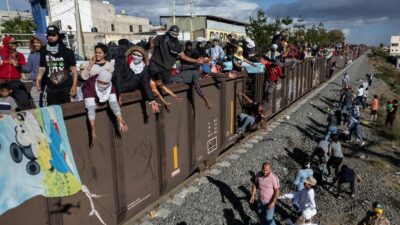 Por flujo de migrantes, Ferromex detiene trenes hacia la frontera con Estados Unidos