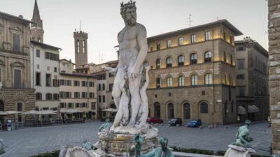 Turista habría causado daños a la Fuente de Neptuno en Italia; comparten video