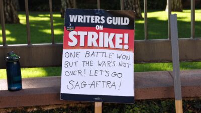 Huelga De Escritores Termina Hollywood