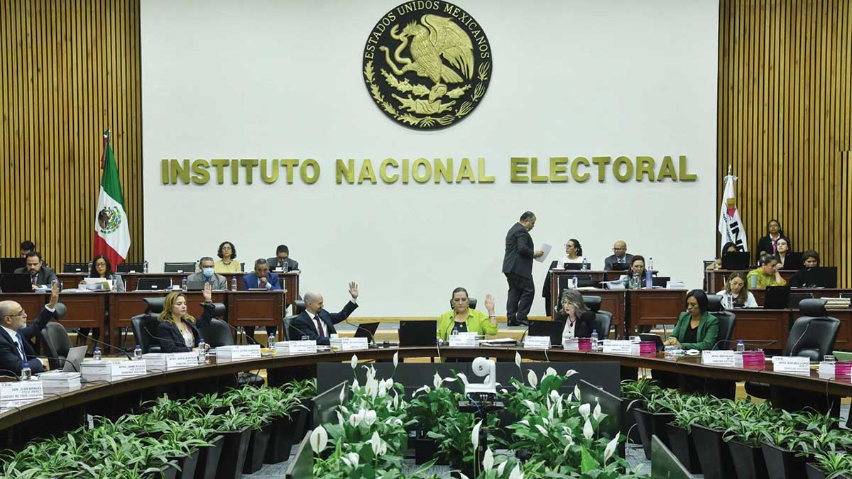 Tres debates y 660 millones de pesos para gastos de campaña; INE avala lineamientos para elección presidencial