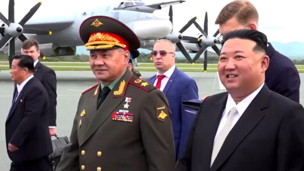 Kim Jong Un examina misiles junto al ministro de Defensa ruso