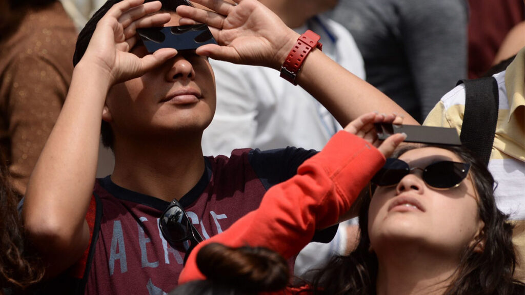 Lentes gratis para ver el eclipse de Sol 2023