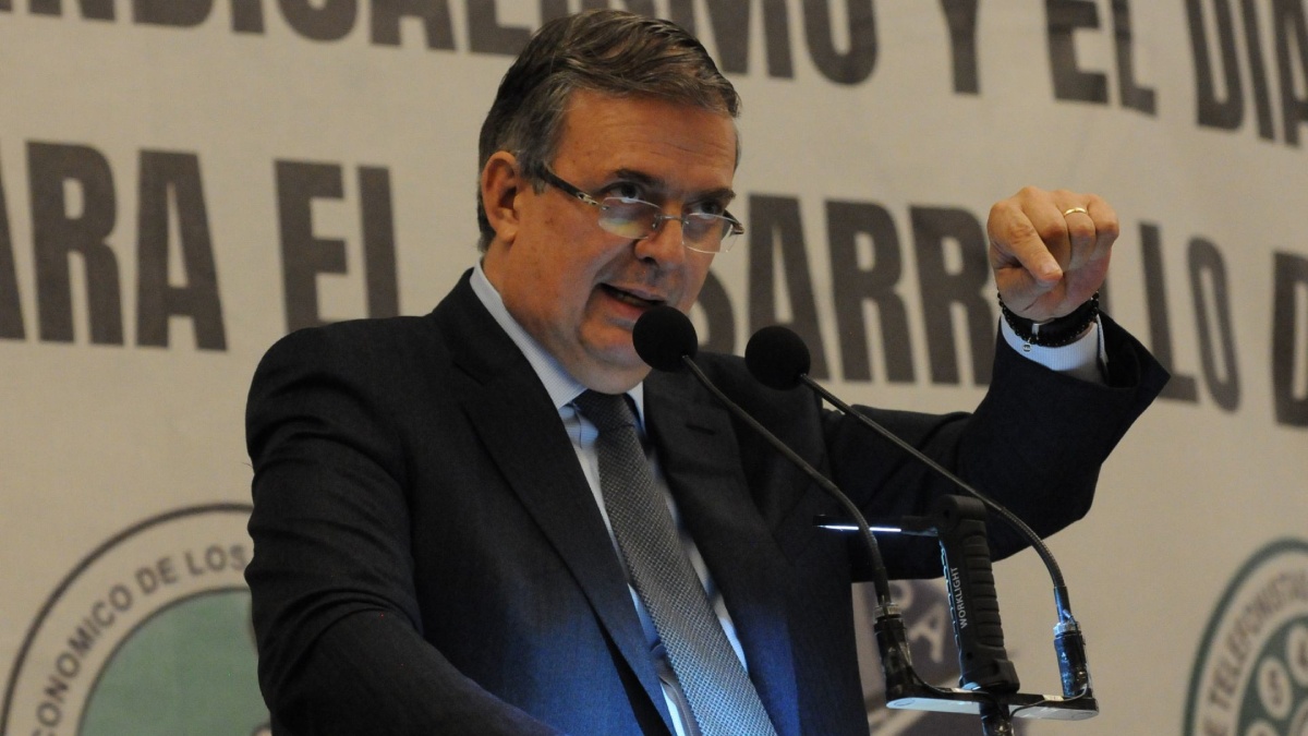 Marcelo Ebrard pide oficialmente a Morena anular proceso interno y reponer encuestas
