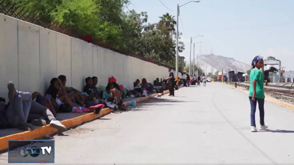 Migrantes llevan cuatro días varados en Torreón; espera apoyo para llegar a su destino